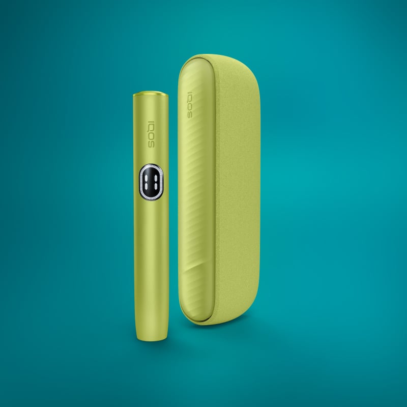 The image shows two views of the IQOS ILUMA i Kit in Leaf Green, one of the device itself and one of its case.